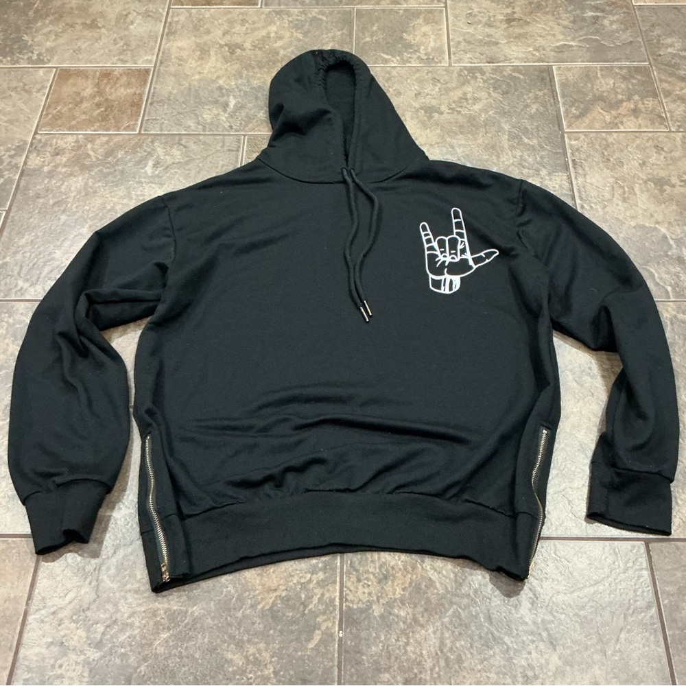🥵 Black Hoodie with “I love you” Hand Graphic